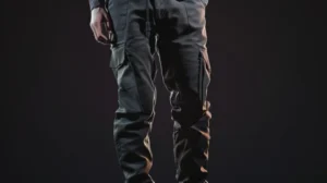 Um modelo 3D de um homem com calças cargo.
